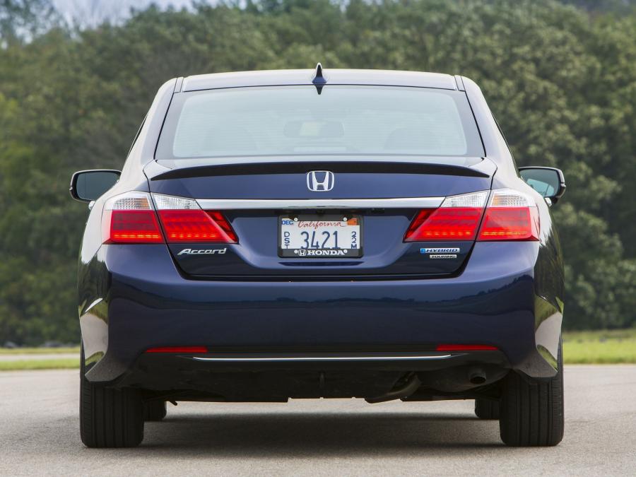  Honda Accord Hybrid Touring 2013 года  (US) (фото 15 из 30)